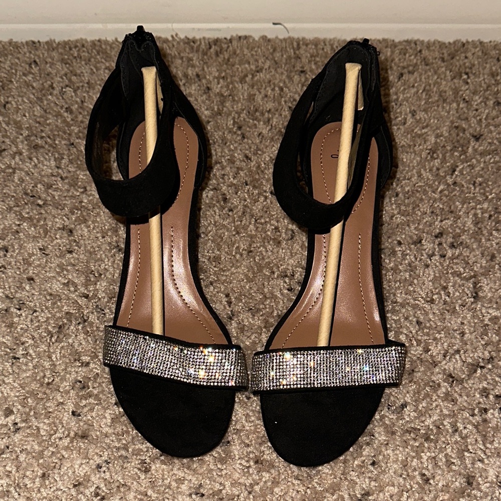 Style & Co. Black and Silver Strappy Women's Heels Sz 6.5